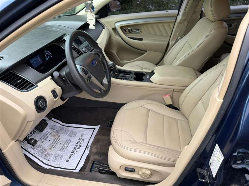 2016 Ford Taurus SE - Photo 8