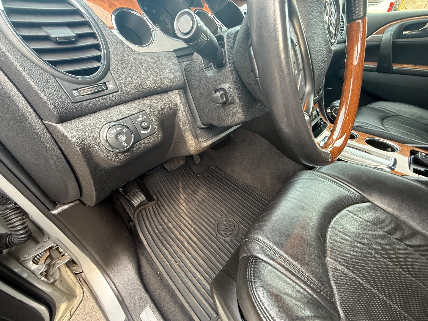 2012 Buick Enclave Premium - Photo 24