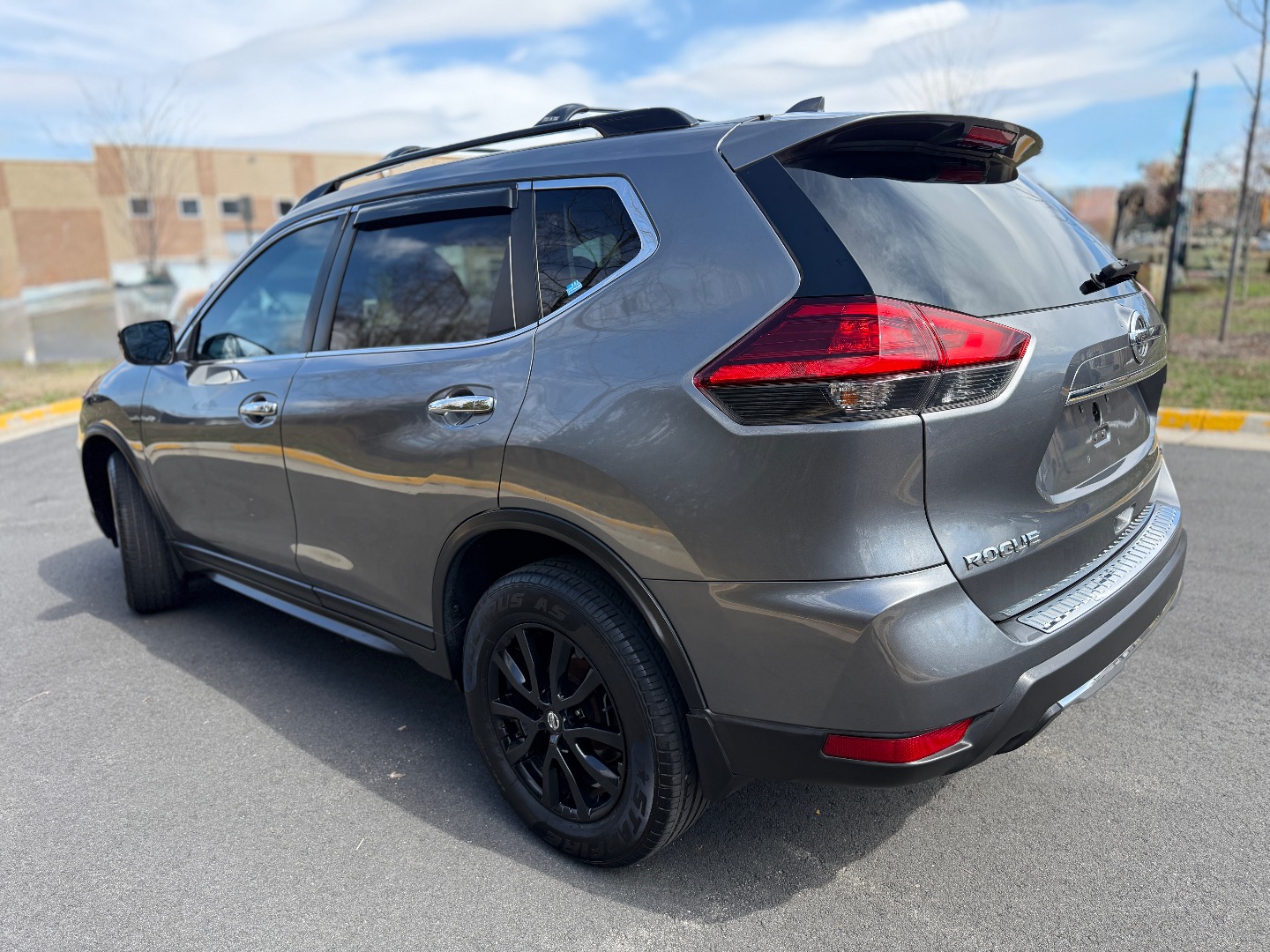2017 Nissan Rogue SV - Photo 11