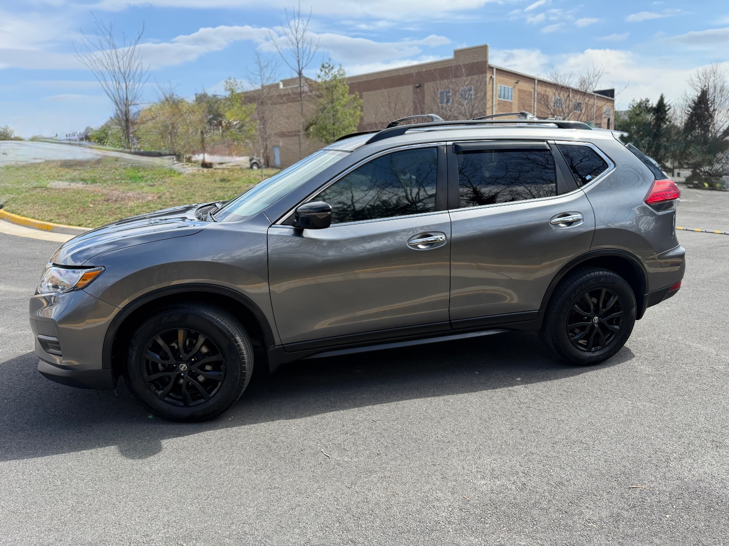 2017 Nissan Rogue SV - Photo 13