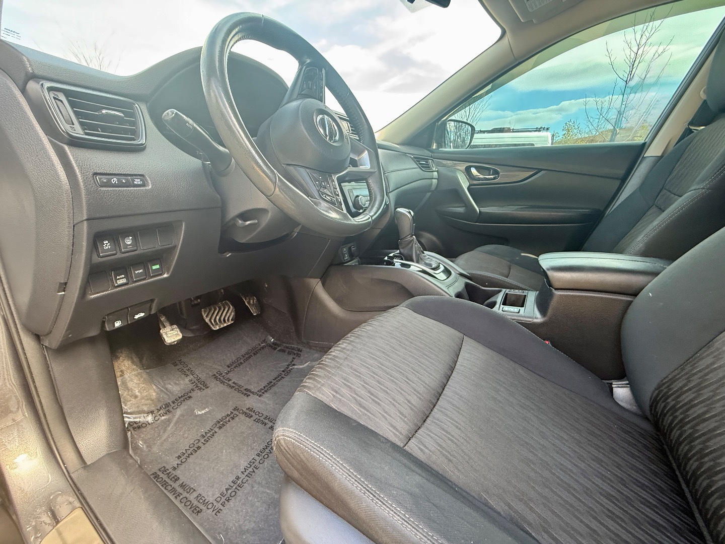 2017 Nissan Rogue SV - Photo 17