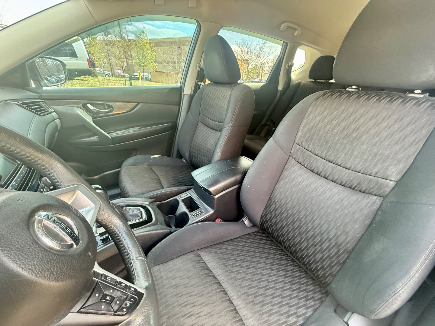 2017 Nissan Rogue SV - Photo 19