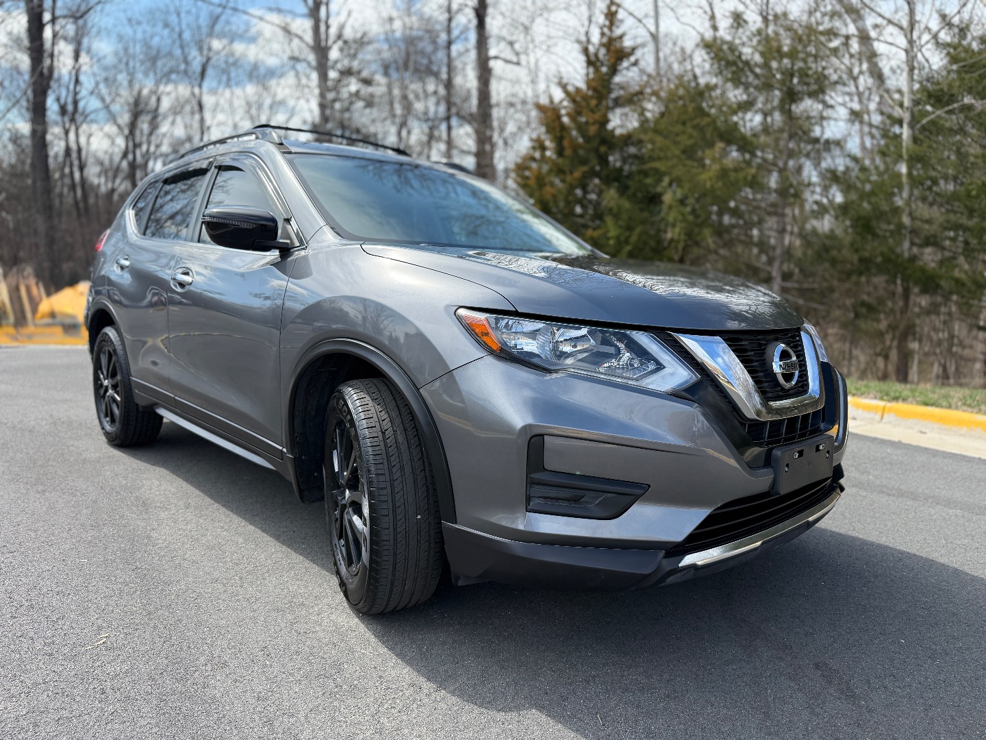 2017 Nissan Rogue SV - Photo 2