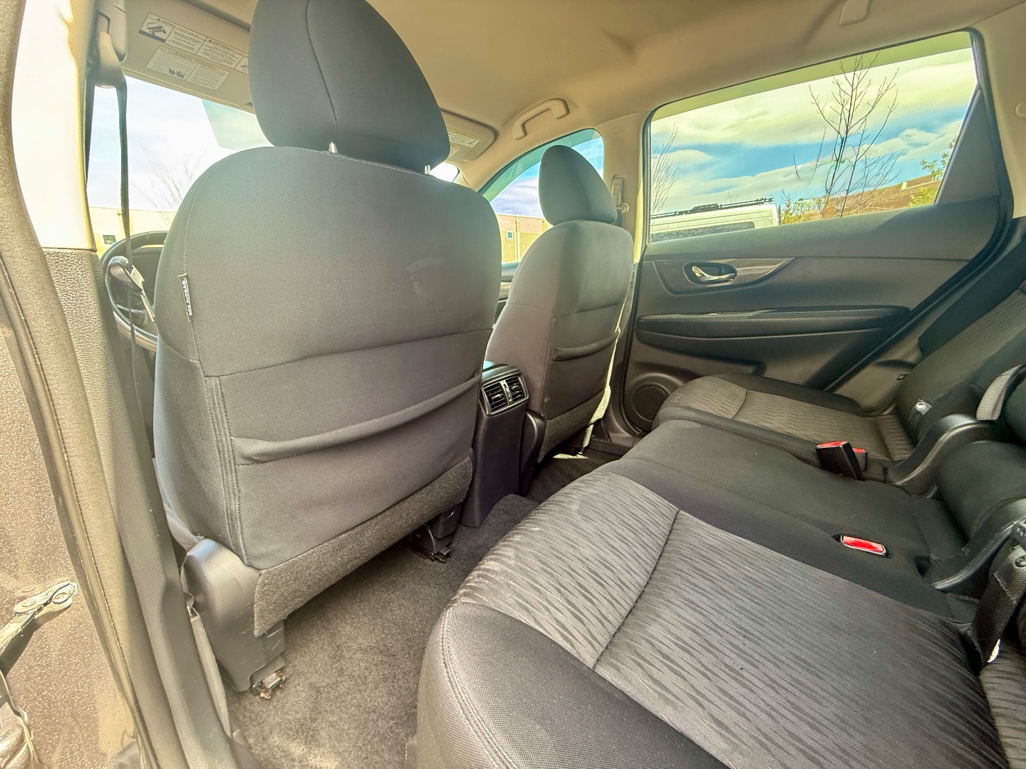 2017 Nissan Rogue SV - Photo 20