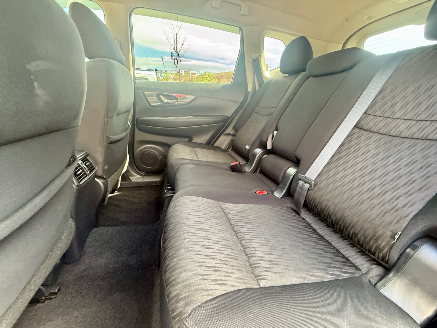 2017 Nissan Rogue SV - Photo 21