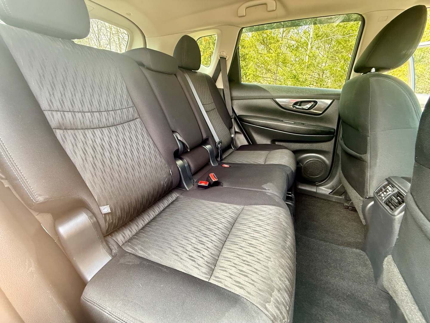 2017 Nissan Rogue SV - Photo 25