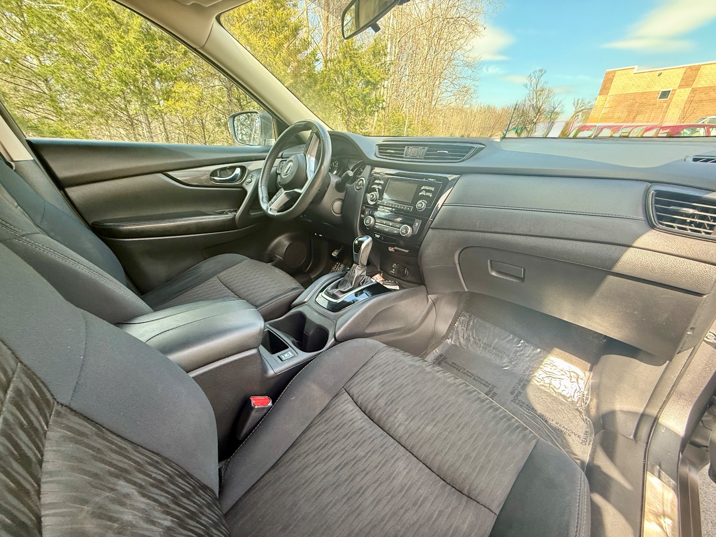 2017 Nissan Rogue SV - Photo 27