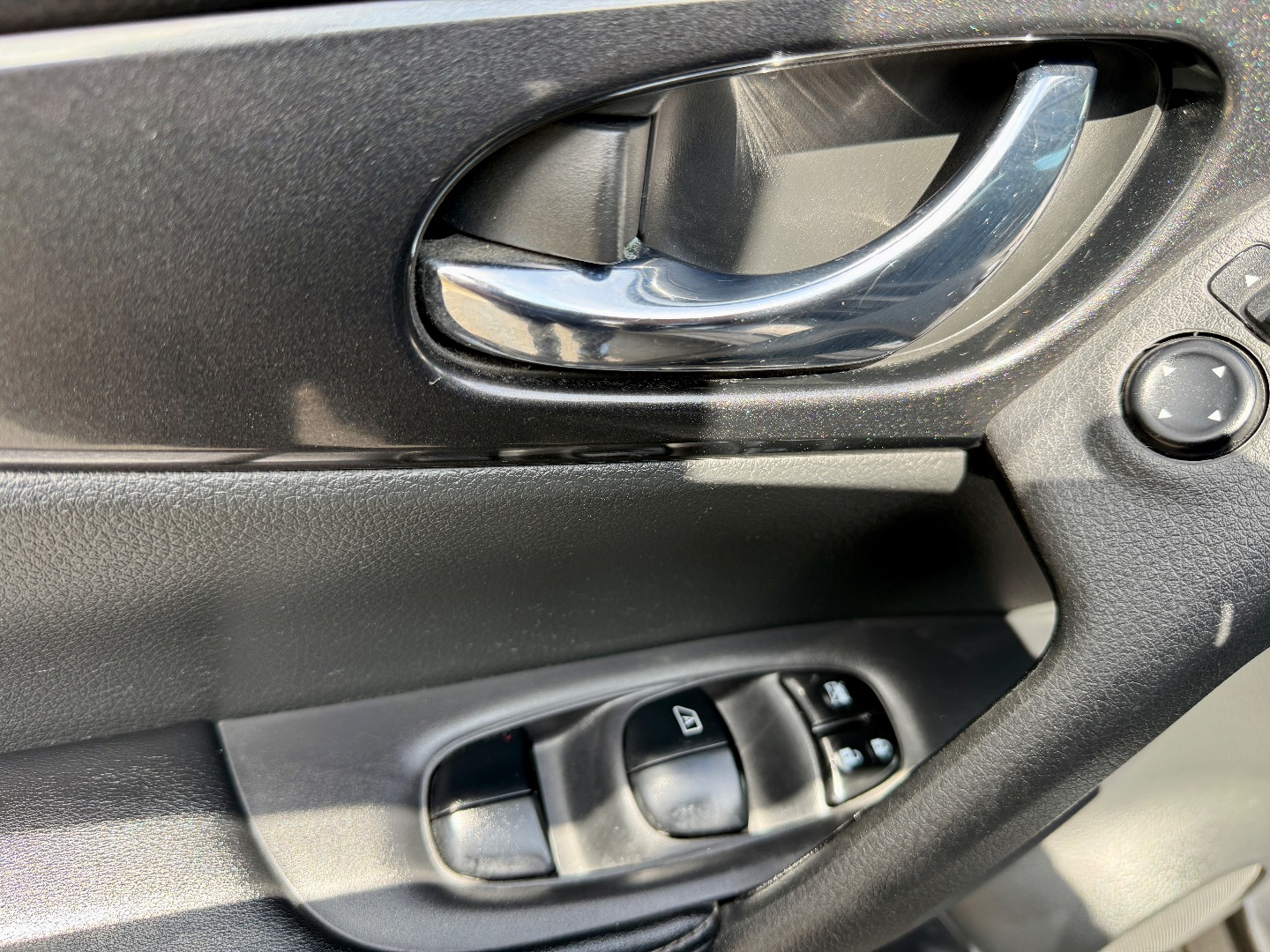2017 Nissan Rogue SV - Photo 34