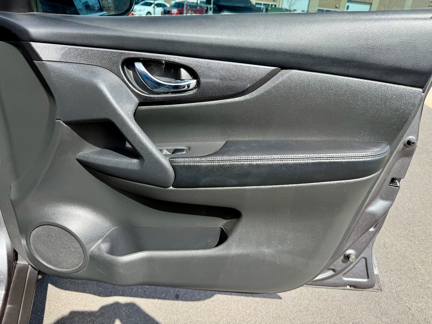 2017 Nissan Rogue SV - Photo 36