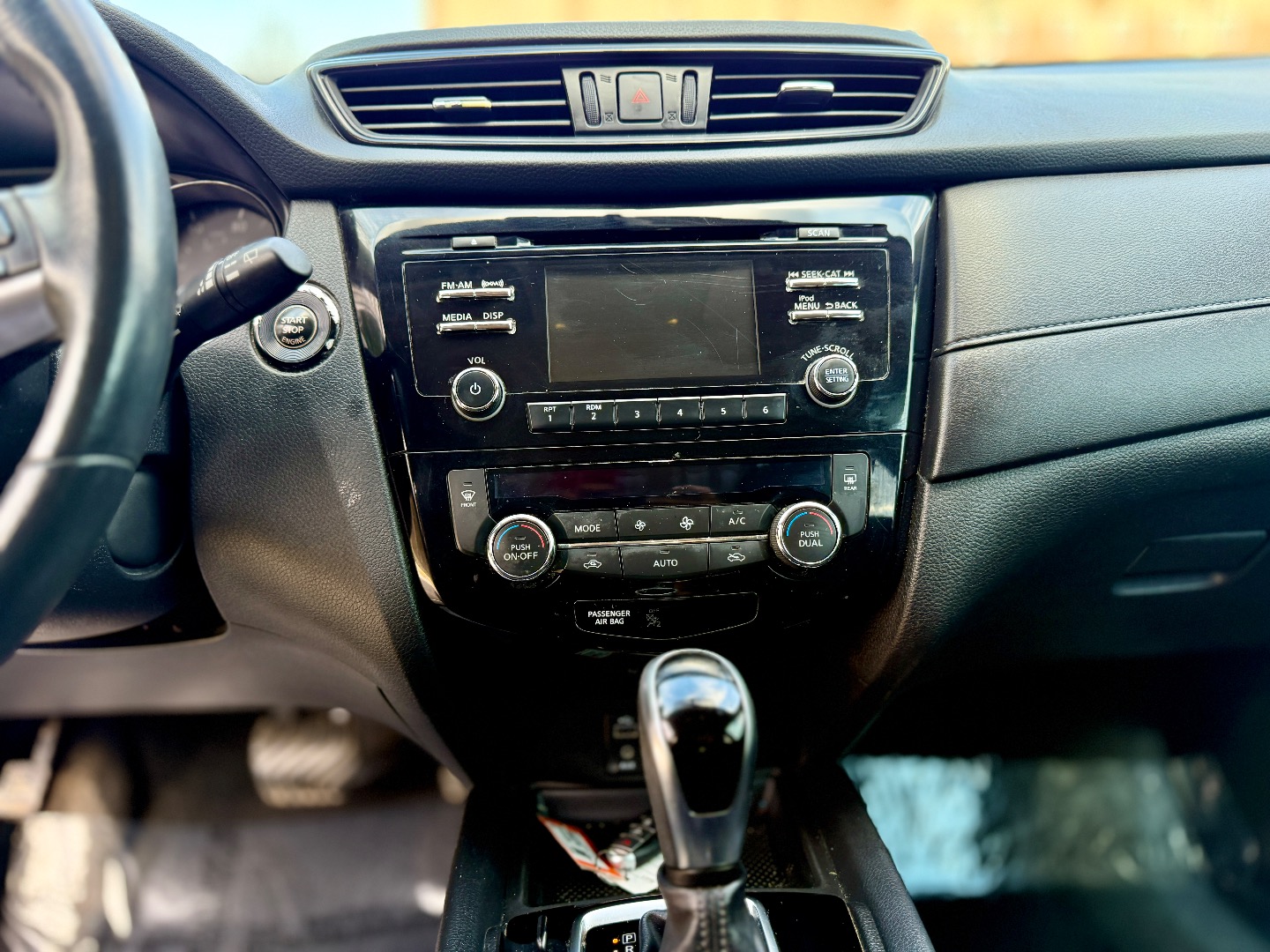 2017 Nissan Rogue SV - Photo 44
