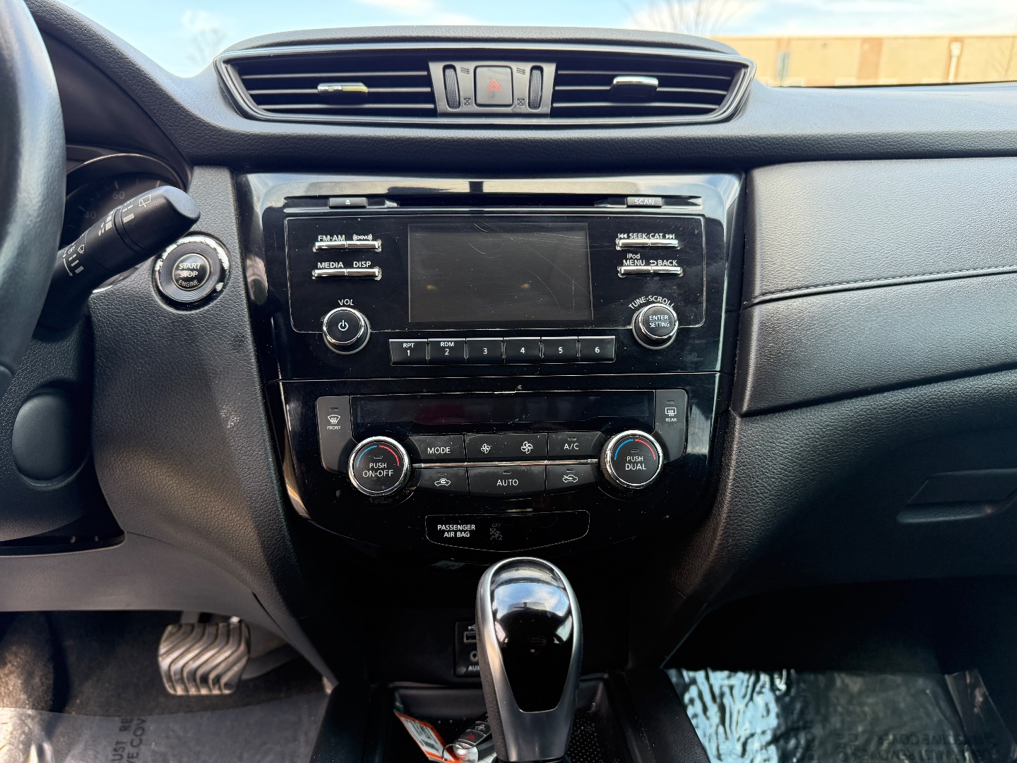 2017 Nissan Rogue SV - Photo 47