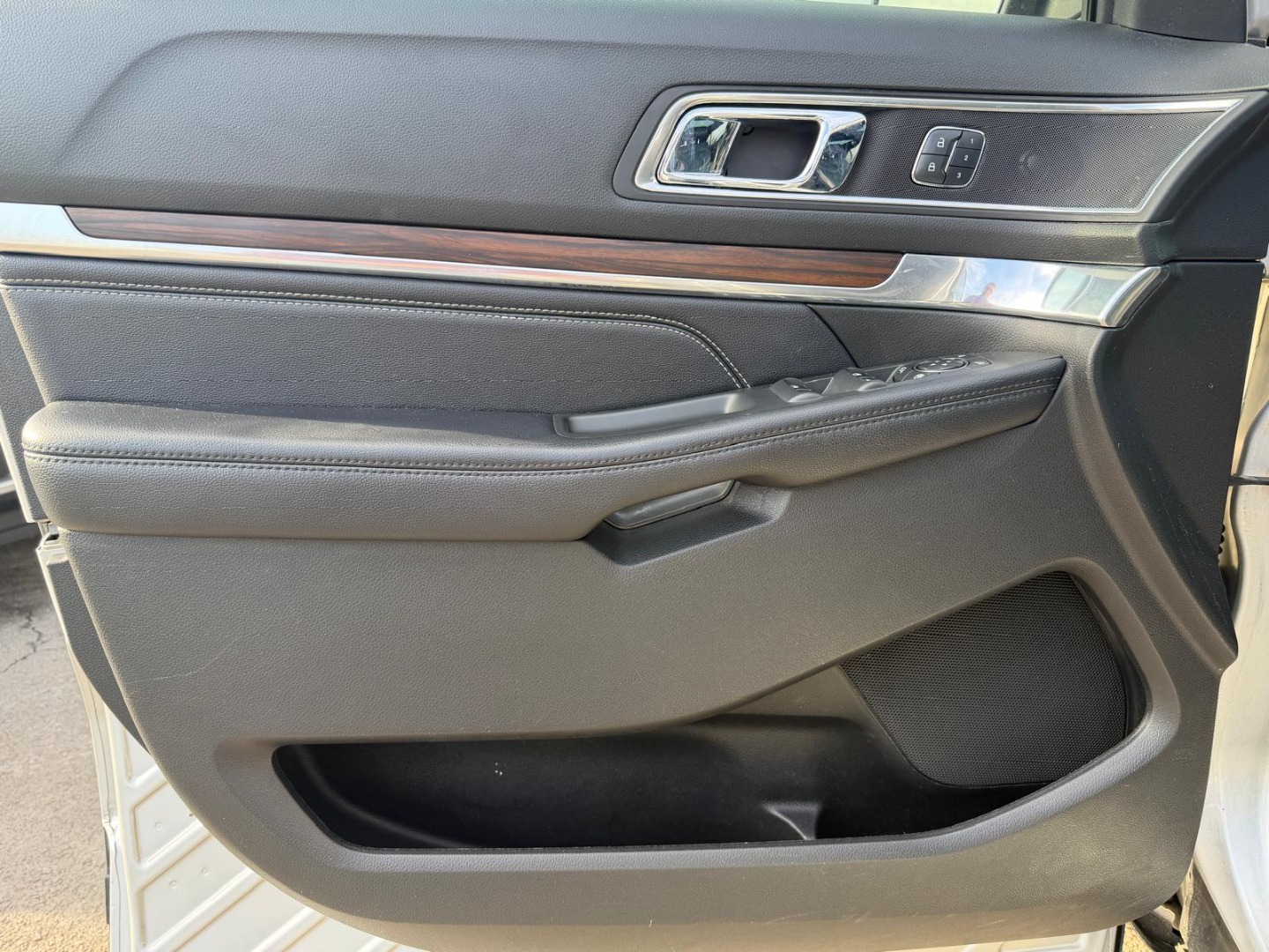 2017 Ford Explorer Limited - Photo 25