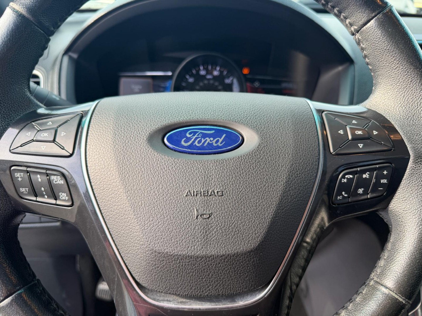 2017 Ford Explorer Limited - Photo 28