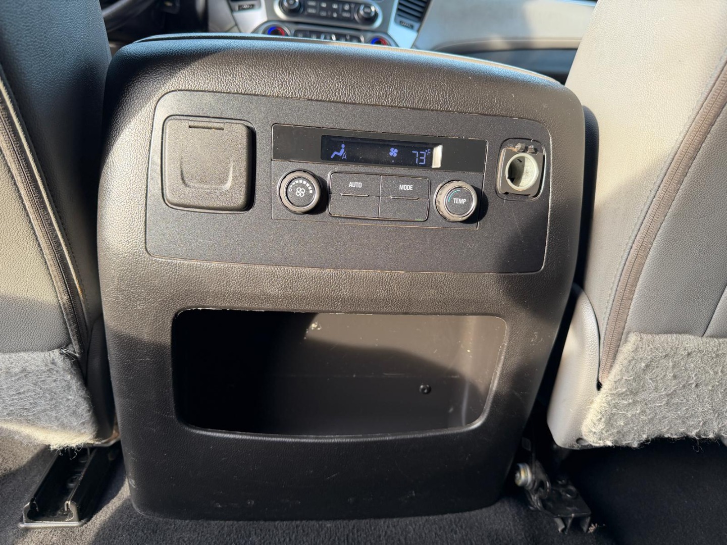 2019 Chevrolet Suburban LT - Photo 11