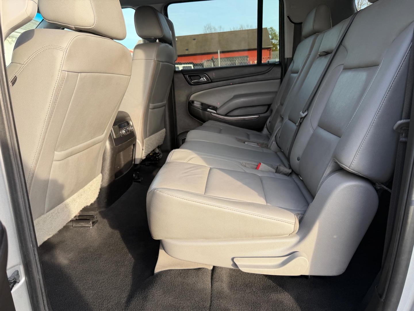 2019 Chevrolet Suburban LT - Photo 13