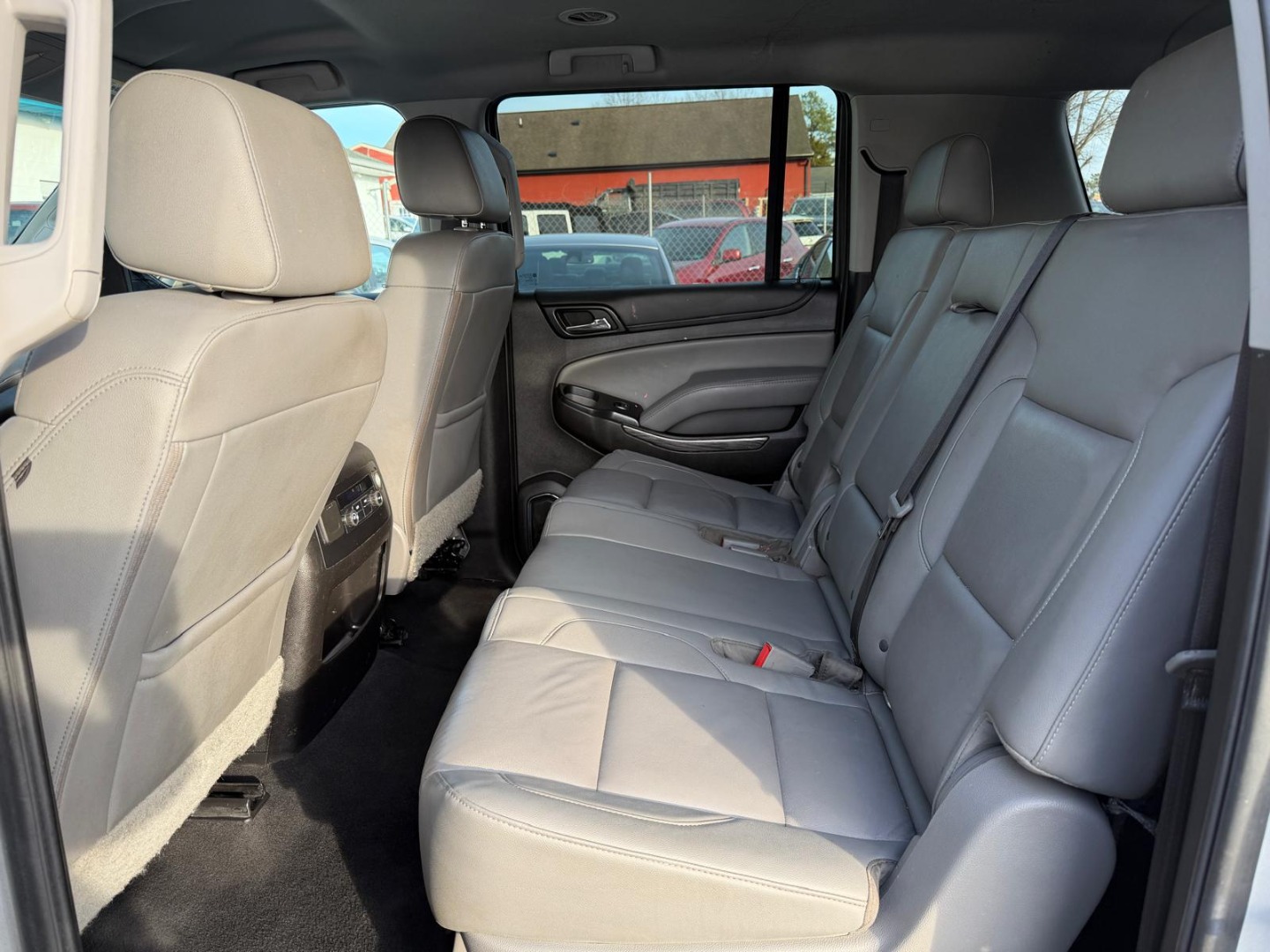 2019 Chevrolet Suburban LT - Photo 14