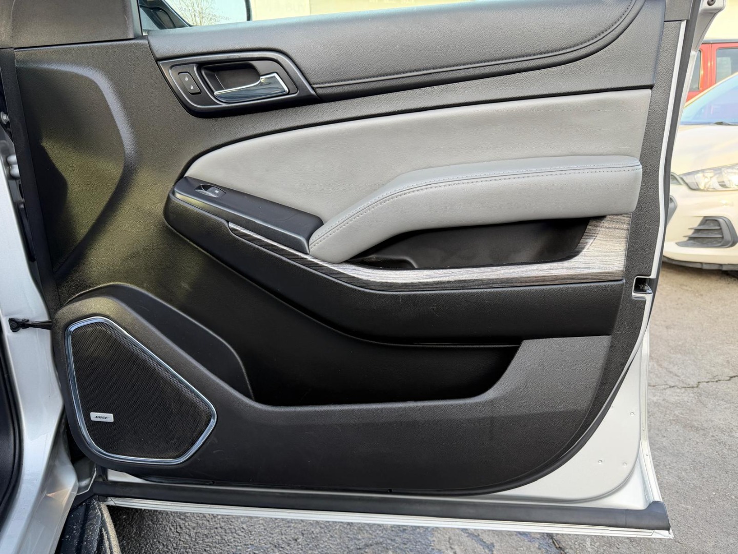 2019 Chevrolet Suburban LT - Photo 18