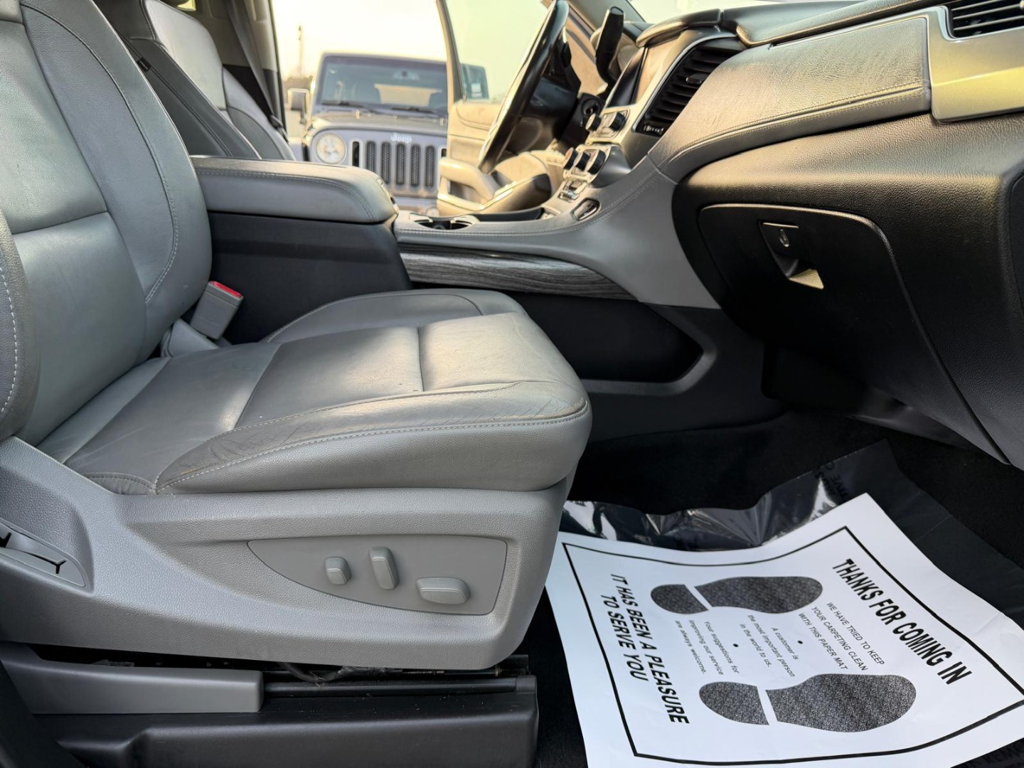 2019 Chevrolet Suburban LT - Photo 19