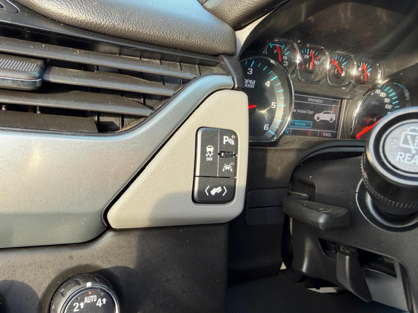 2019 Chevrolet Suburban LT - Photo 29