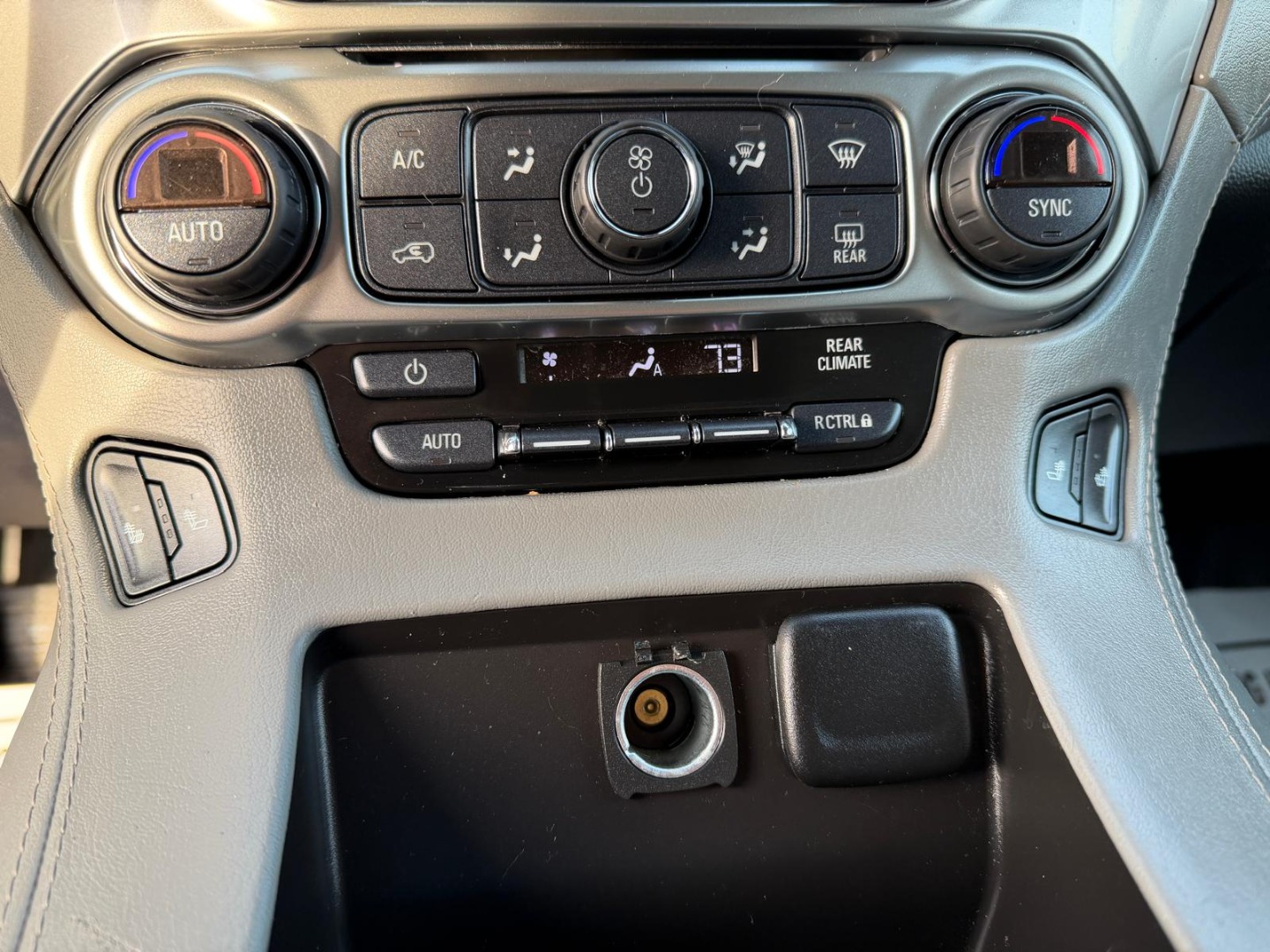 2019 Chevrolet Suburban LT - Photo 35