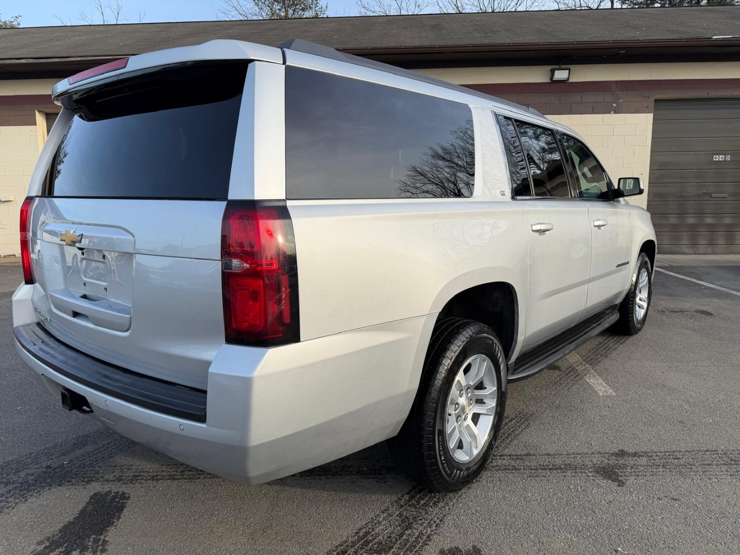 2019 Chevrolet Suburban LT - Photo 6