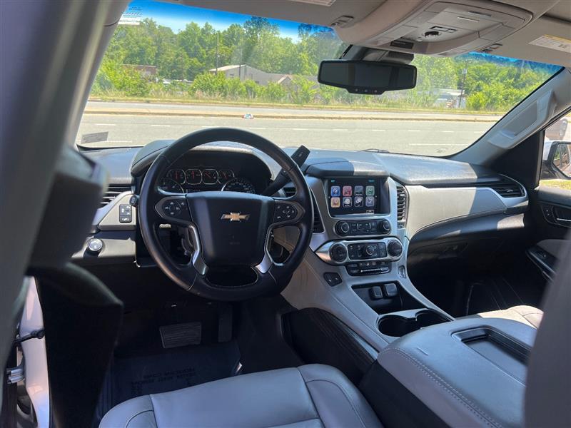 2019 Chevrolet Suburban LT - Photo 11