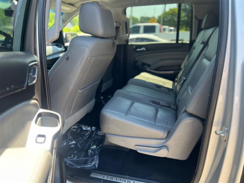 2019 Chevrolet Suburban LT - Photo 12
