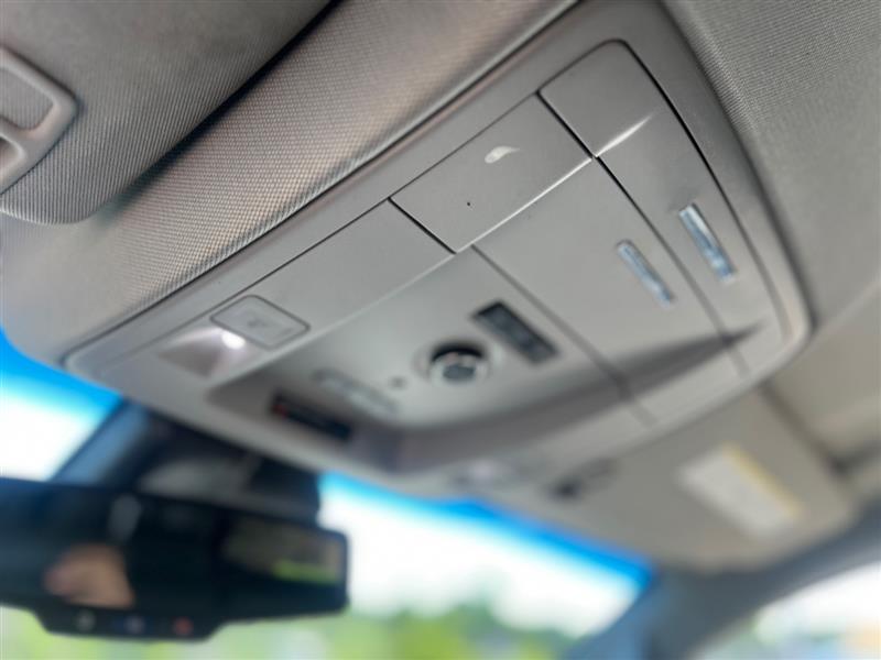 2019 Chevrolet Suburban LT - Photo 13