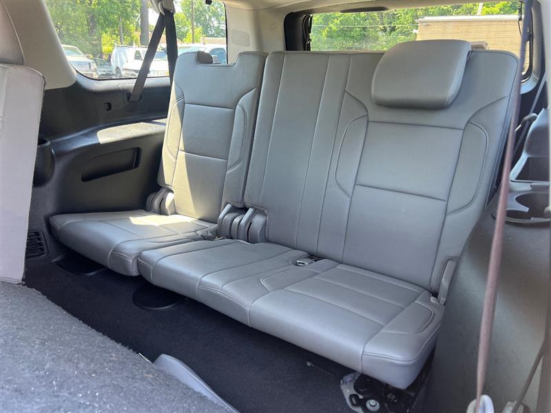 2019 Chevrolet Suburban LT - Photo 18