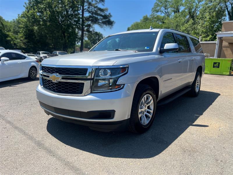 2019 Chevrolet Suburban LT - Photo 3