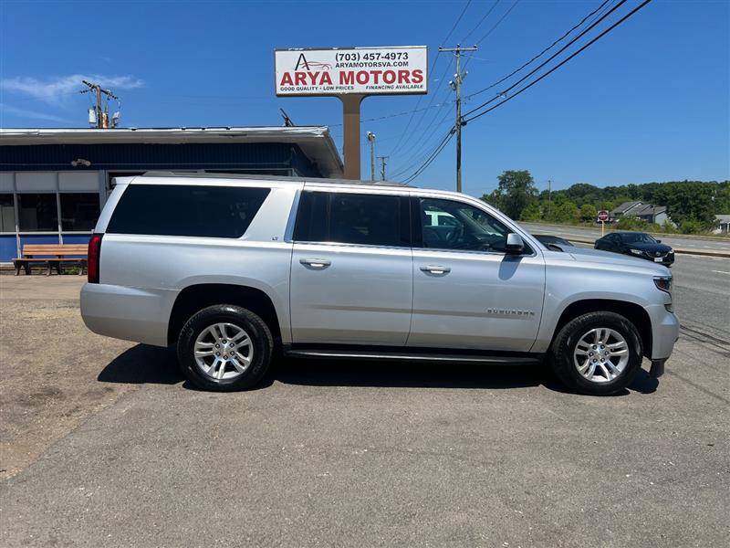 2019 Chevrolet Suburban LT - Photo 4