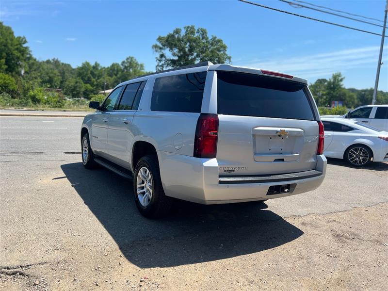 2019 Chevrolet Suburban LT - Photo 6