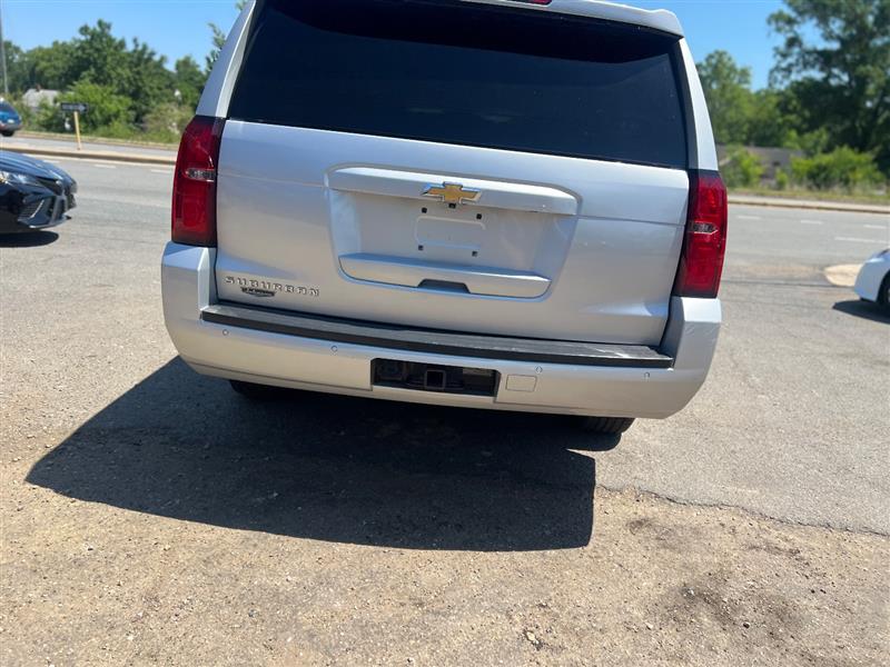2019 Chevrolet Suburban LT - Photo 9