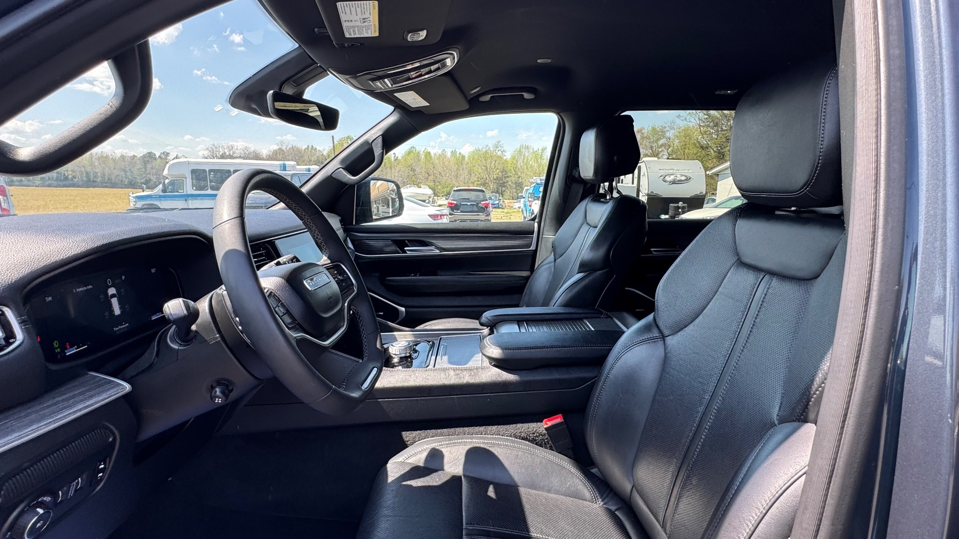 2024 Jeep Wagoneer L Series II - Photo 35