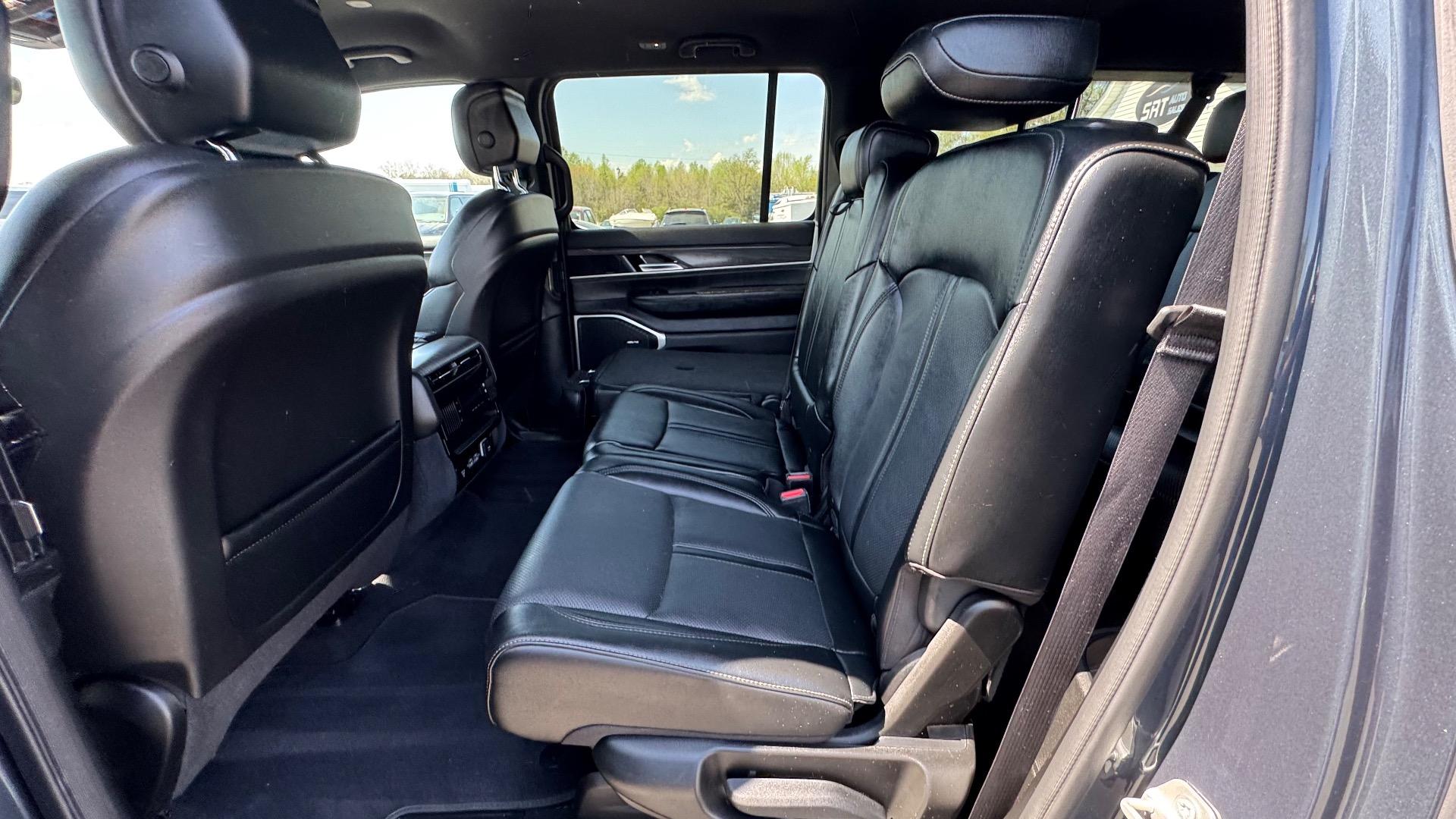 2024 Jeep Wagoneer L Series II - Photo 47