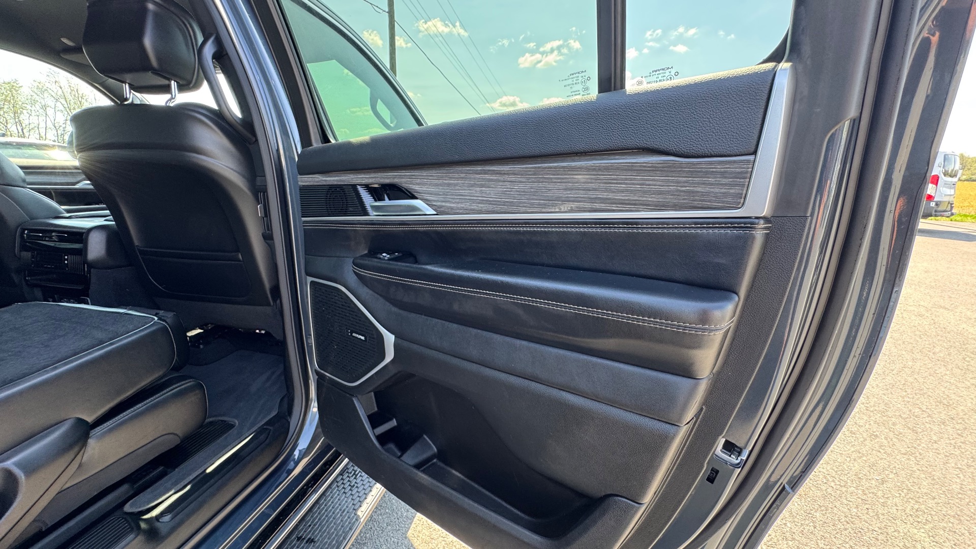 2024 Jeep Wagoneer L Series II - Photo 61