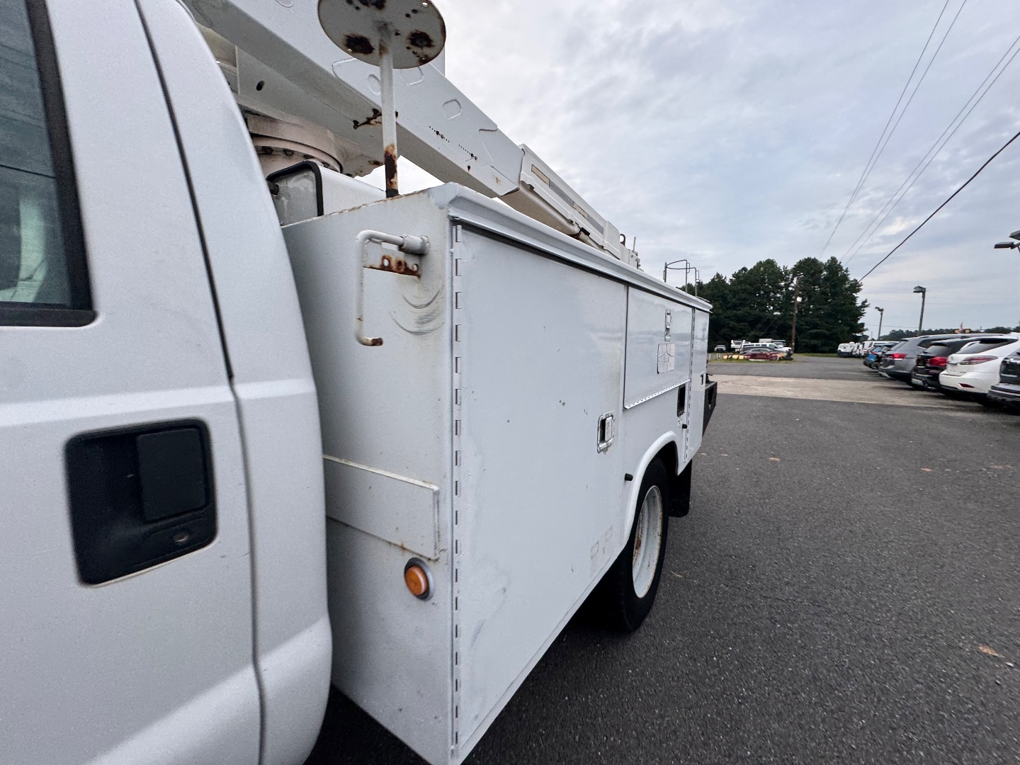 2004 Ford F-550 - Photo 12