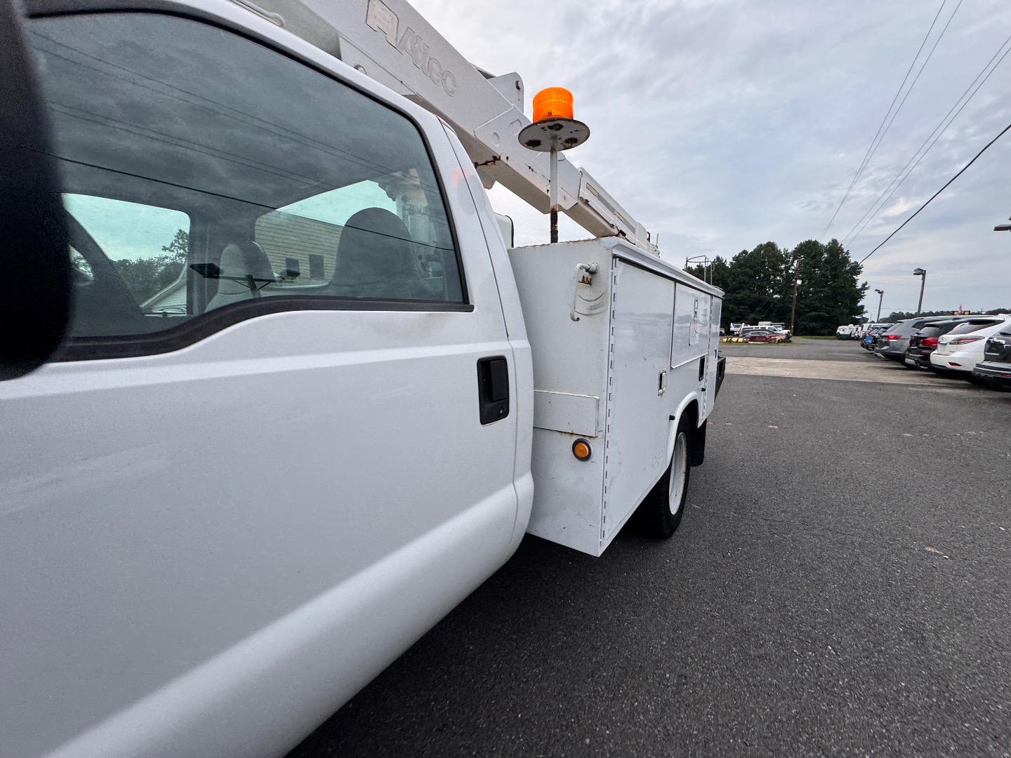 2004 Ford F-550 - Photo 13