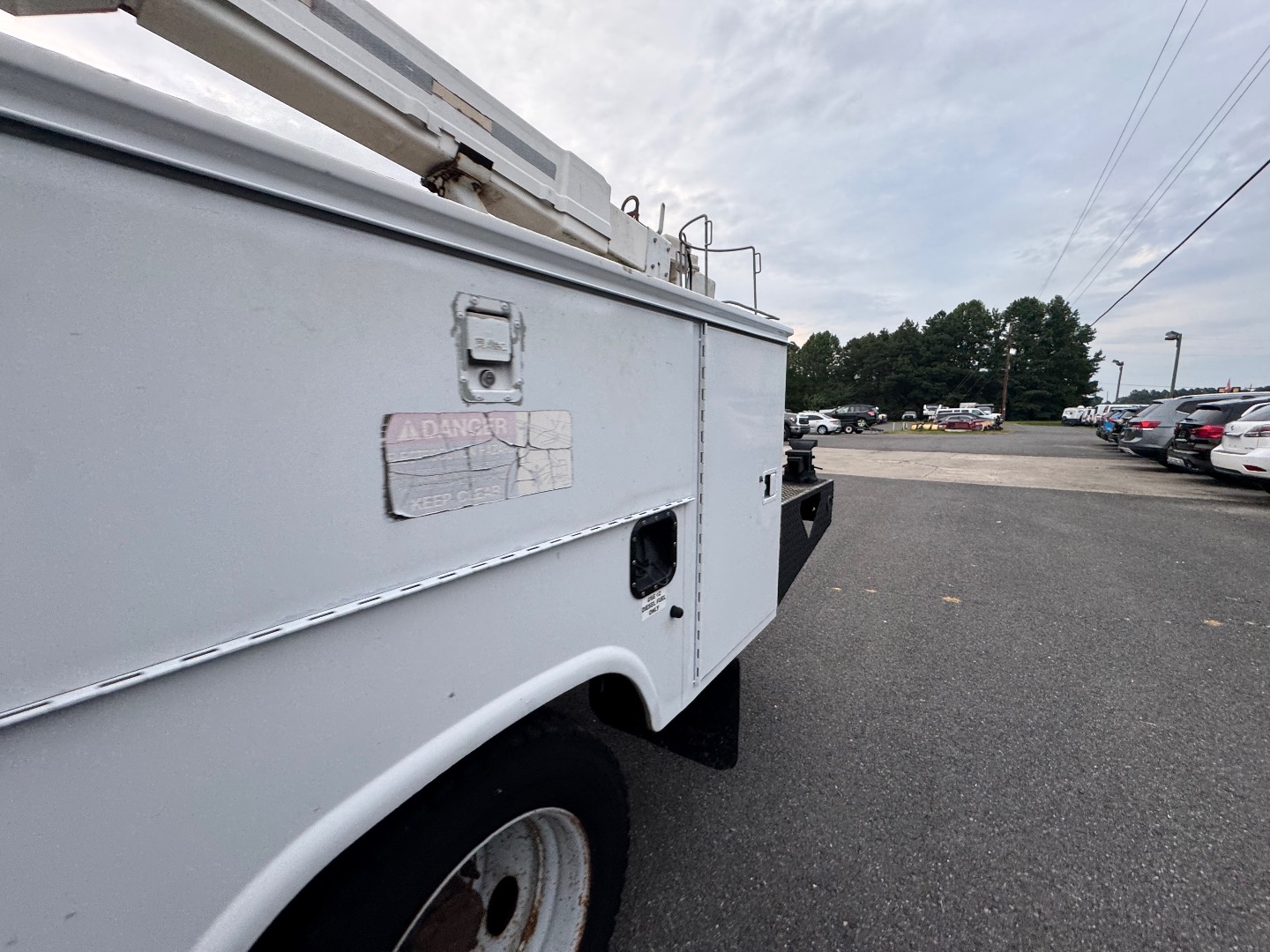 2004 Ford F-550 - Photo 16