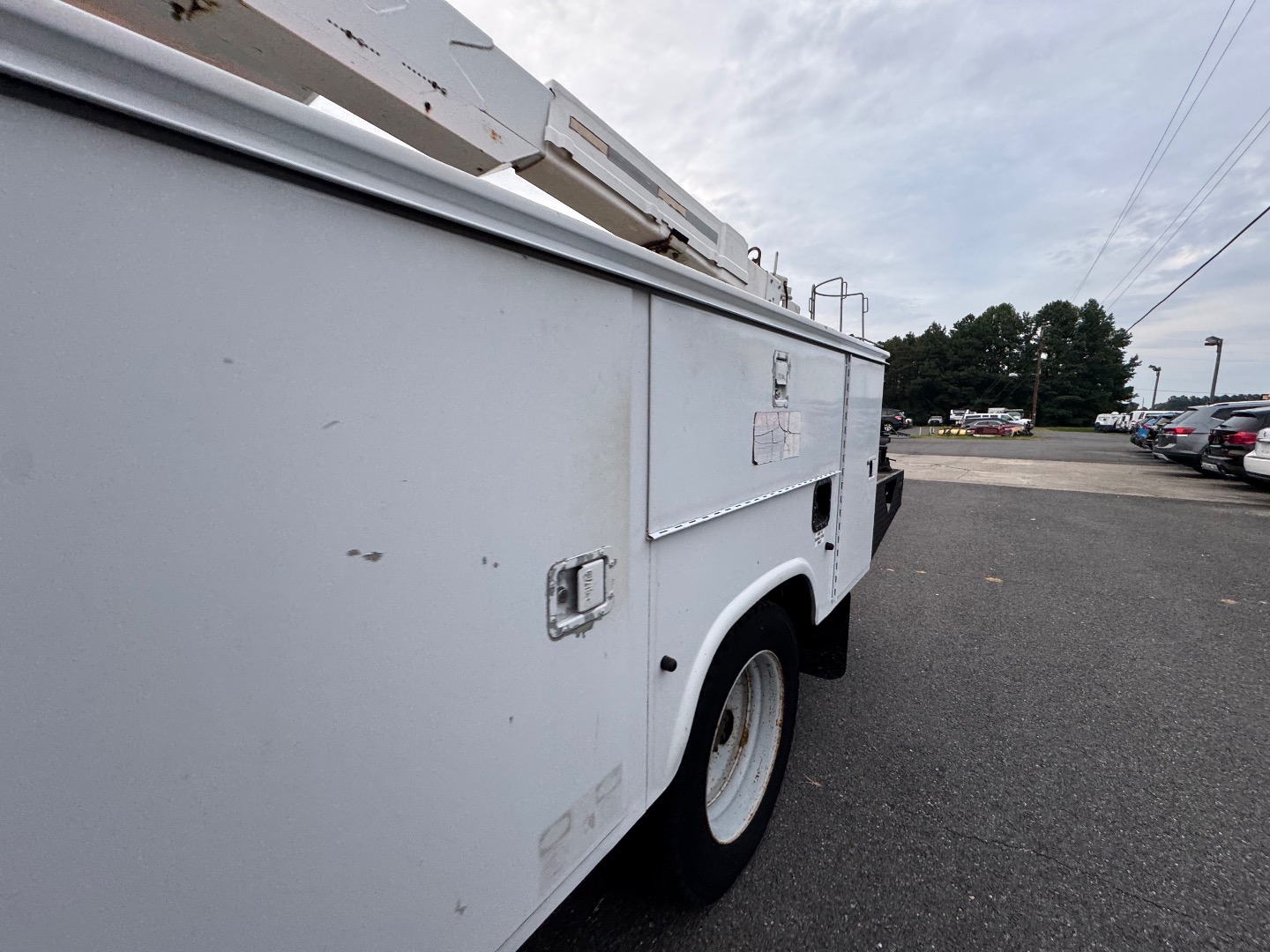 2004 Ford F-550 - Photo 17