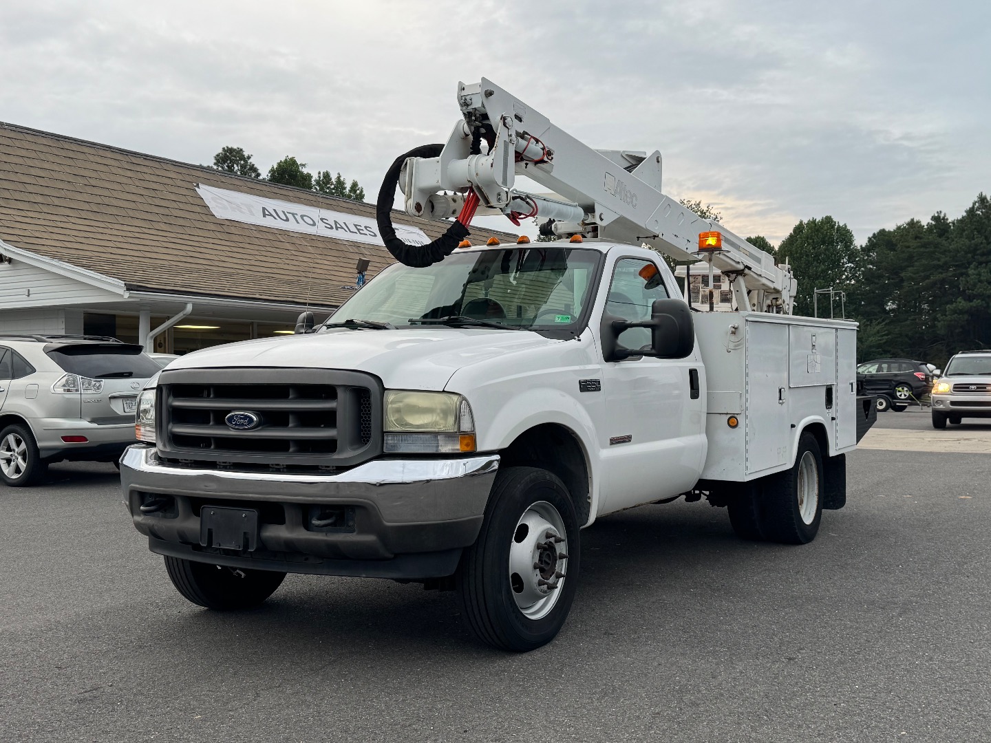 2004 Ford F-550 - Photo 2