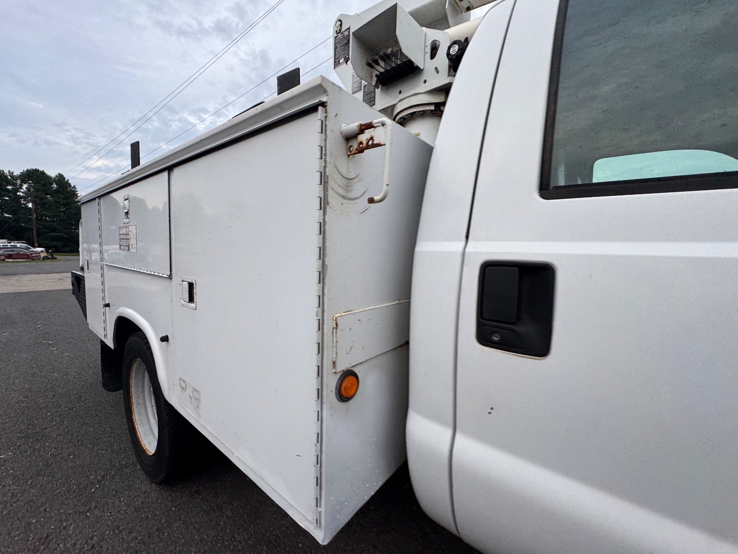 2004 Ford F-550 - Photo 24