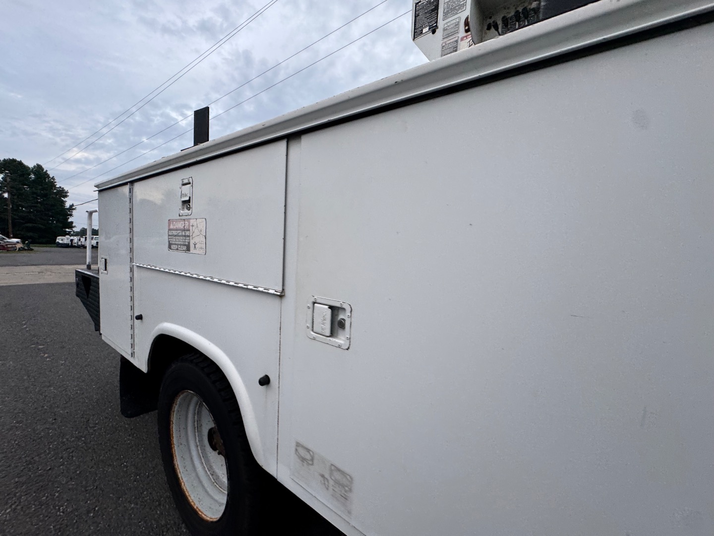 2004 Ford F-550 - Photo 29