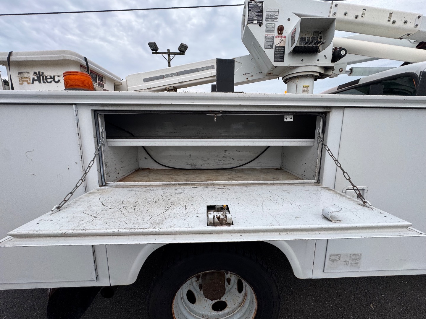 2004 Ford F-550 - Photo 38
