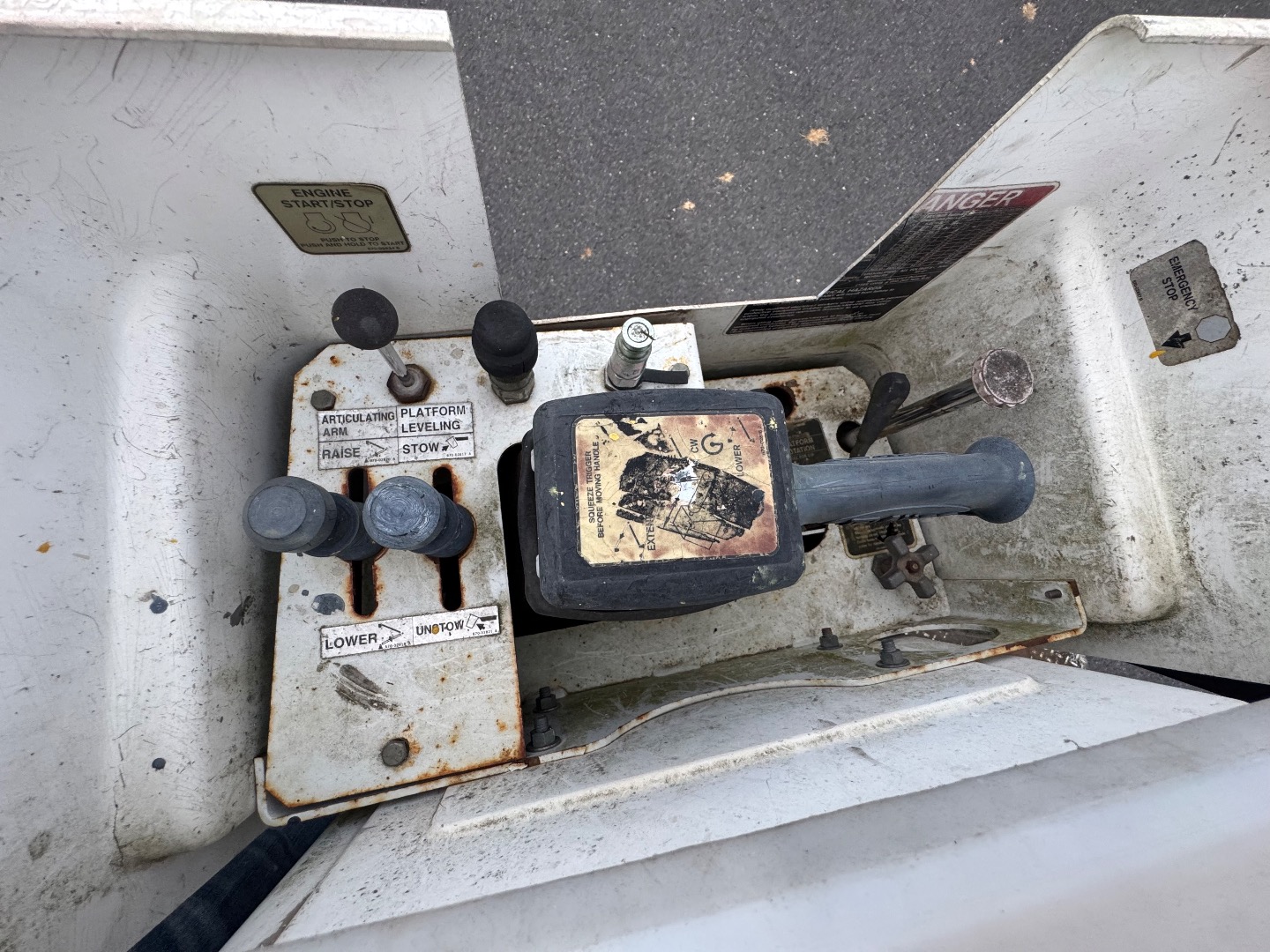 2004 Ford F-550 - Photo 51