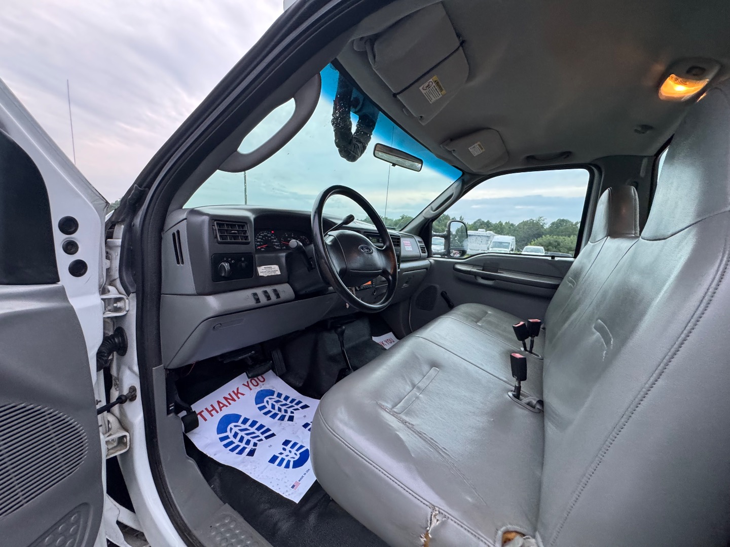 2004 Ford F-550 - Photo 76