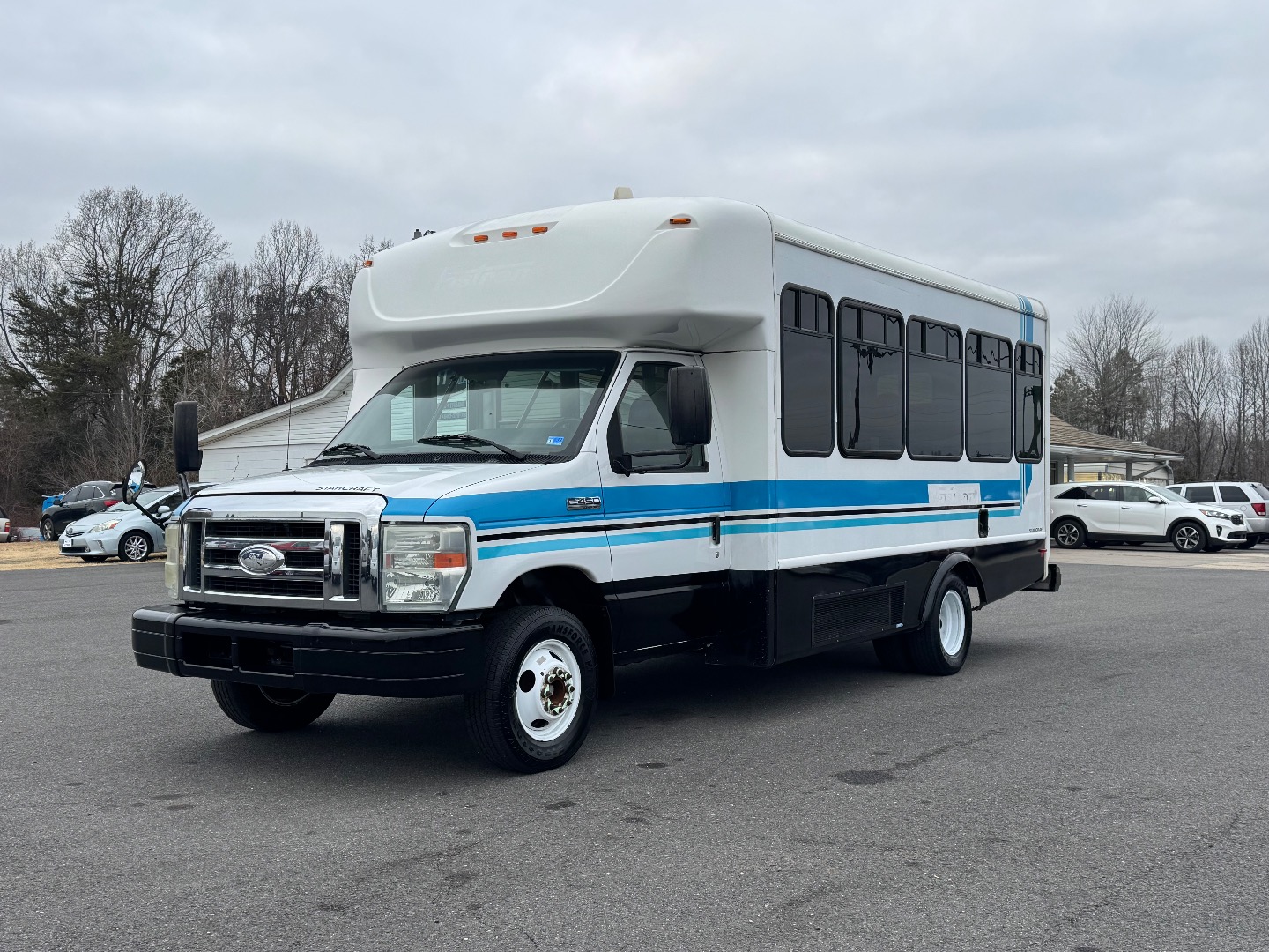 2014 Ford E-Series DRW E-450 Super Duty 158 in WB's photo