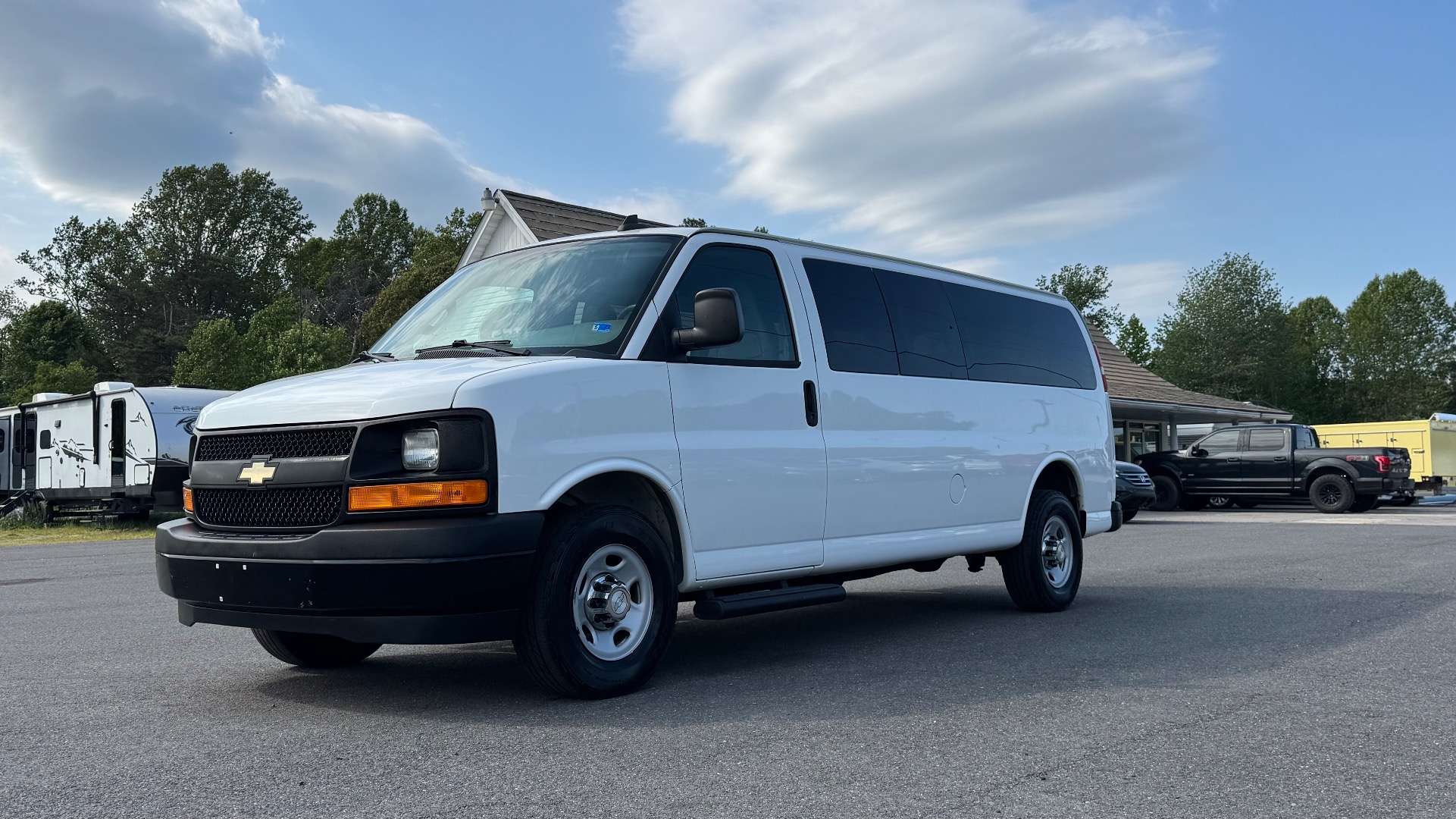2017 Chevrolet Express 3500 LS Extended's photo