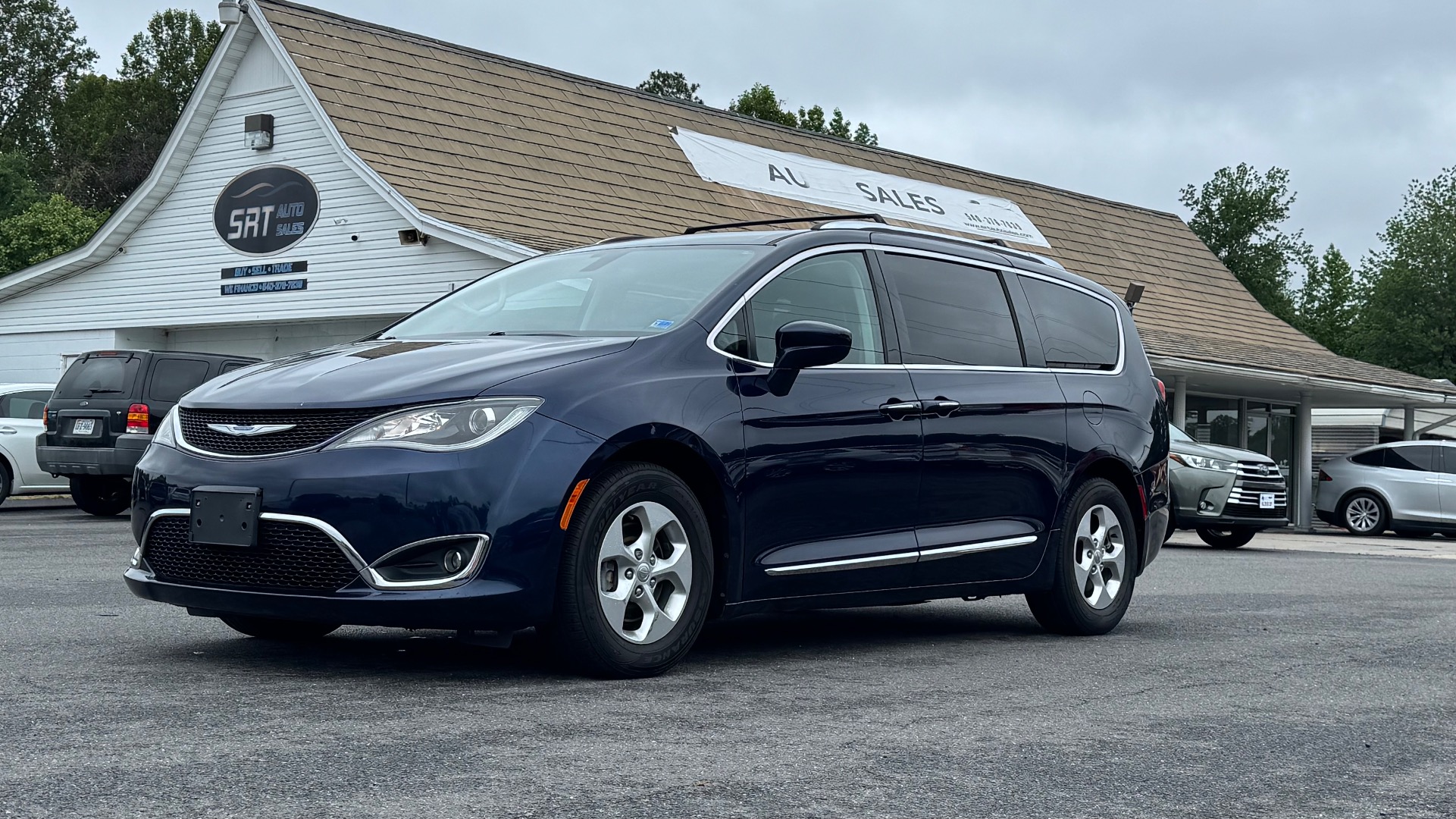 2017 Chrysler Pacifica Touring-L Plus's photo