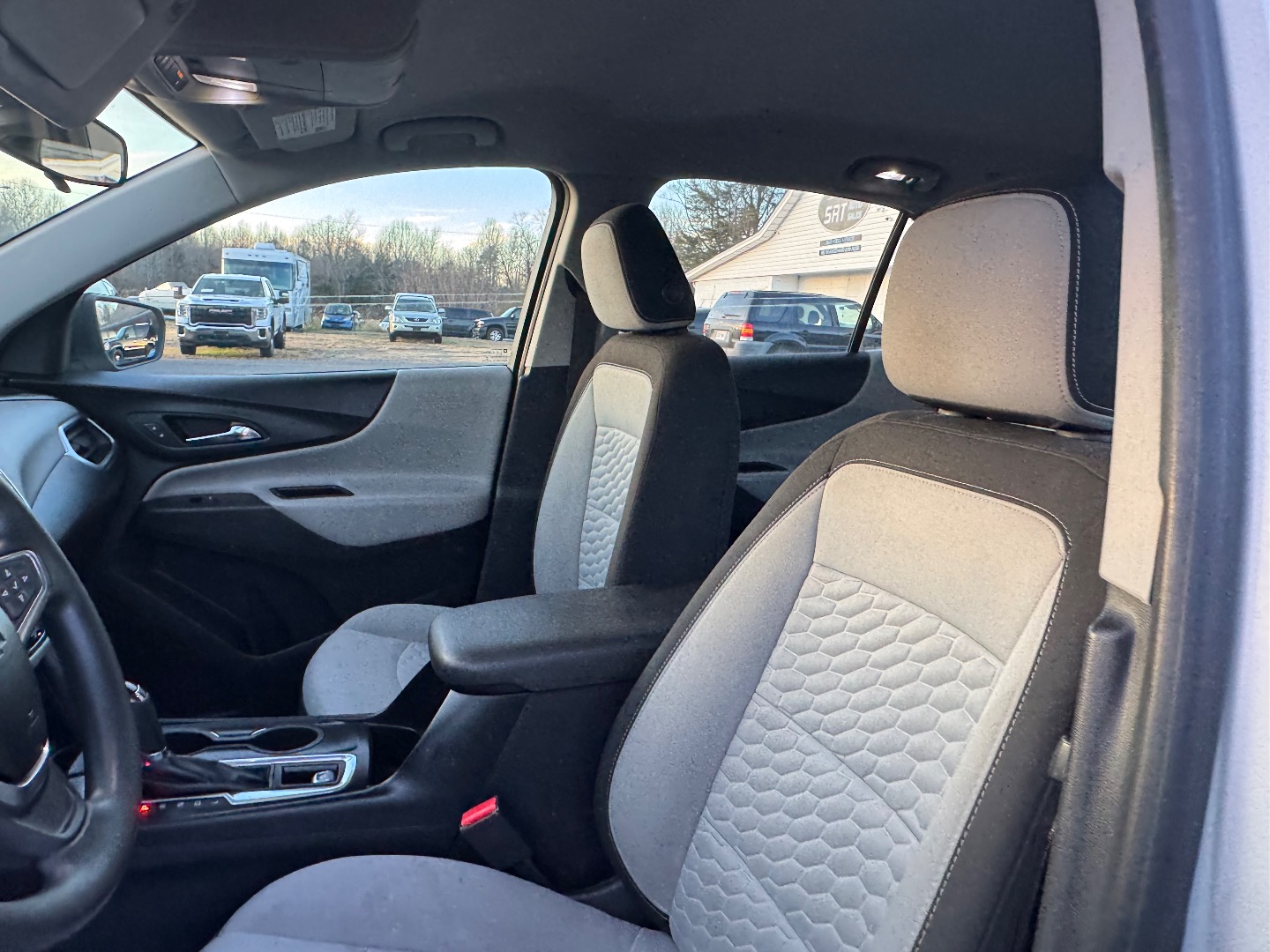 2018 Chevrolet Equinox LS - Photo 32